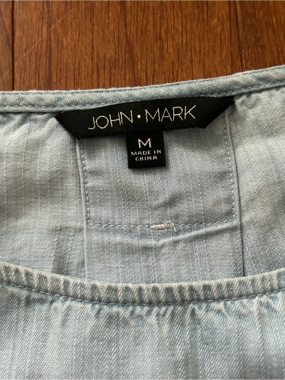 John Mark Faux Denim Flutter Bell Sleeve Blouse Eyelet Grommet Hem Size M - Picture 5 of 8